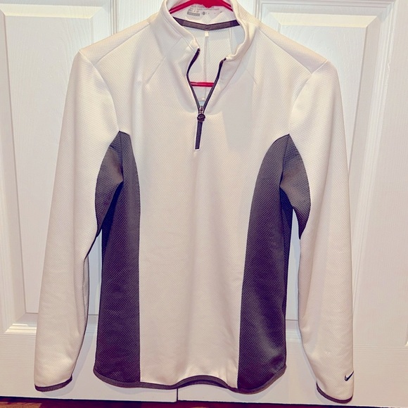 Nike Tops - NIKE Women’s Golf Pullover.